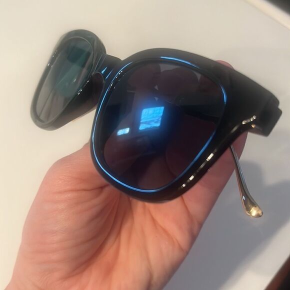 Black sunglasses  - Picture 7 of 9